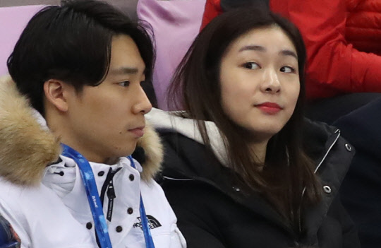 [올림픽] 김연아, 후배들의 연기 보러  '피겨여왕' 김연아가 23일 강릉아이스아레나에서 열린 2018 평창동계올림픽 피겨스케이팅 여자 싱글 프리스케이팅 경기장을 찾아 한국의 김하늘, 최다빈 등 후배들을 응원하고 있다.